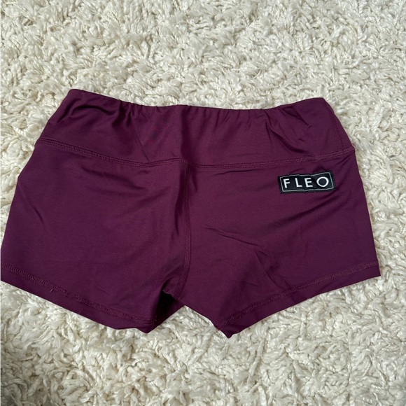Fleo Shorts - Picture 2 of 3